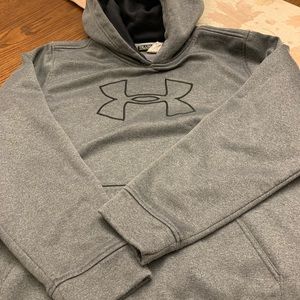 Youth XL Under Armour xl sweatshirt.